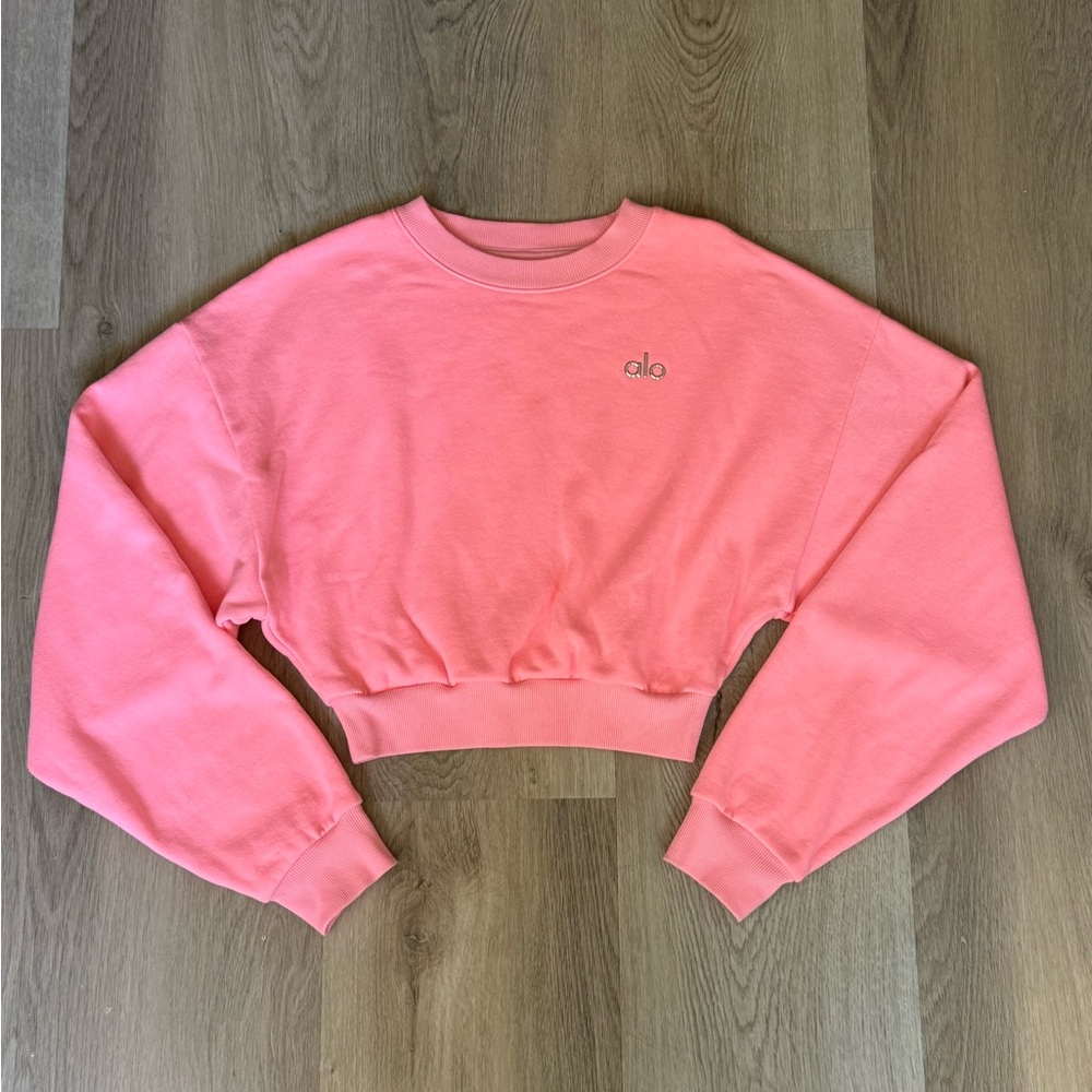 alo - cropped accolade - neon bubblegum